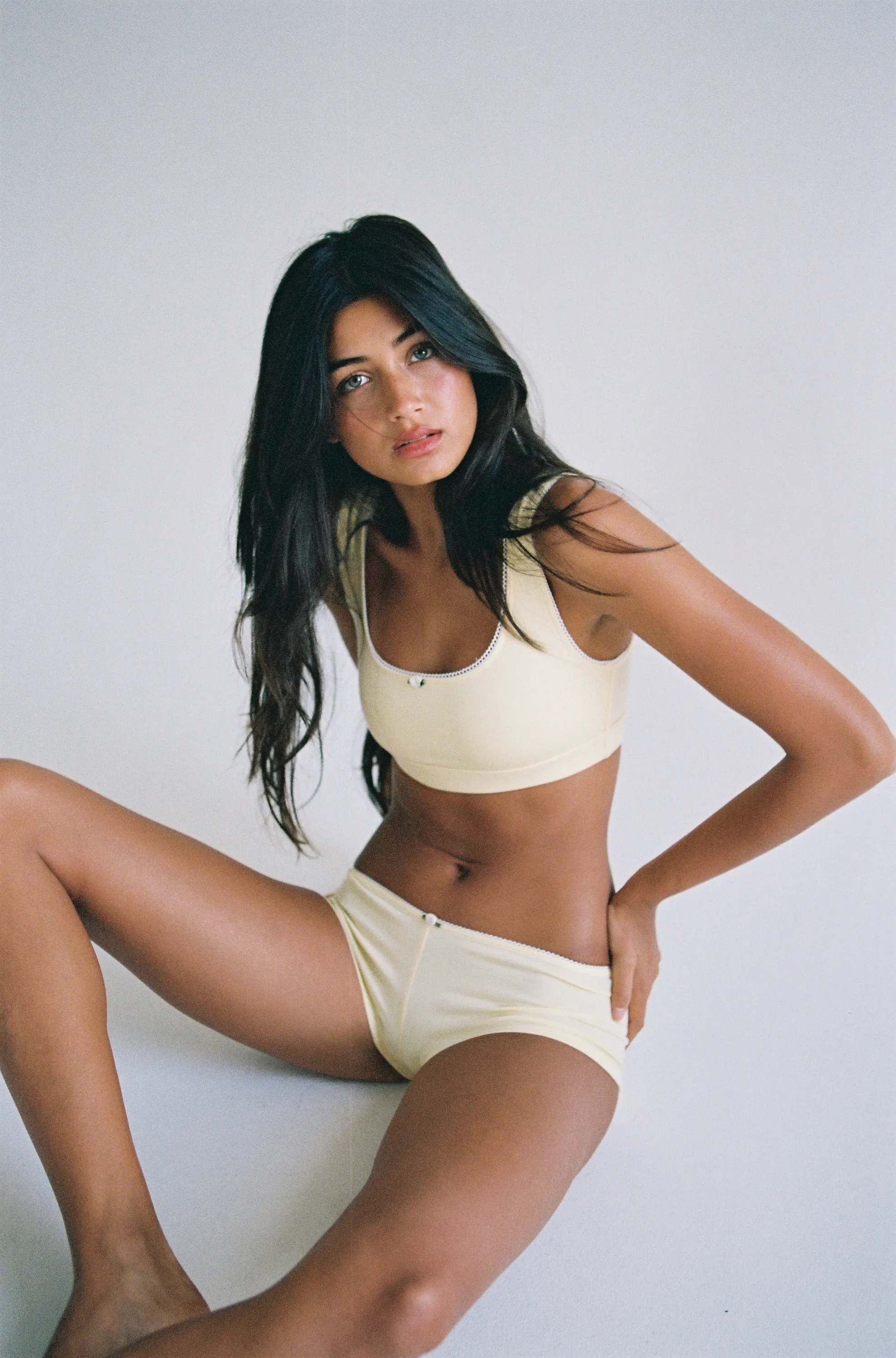 LOW RISE SHORTY BOI BRIEF IN BUTTER